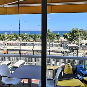 Luxury Accommodation, Next To & Train Station Apartamento Calella